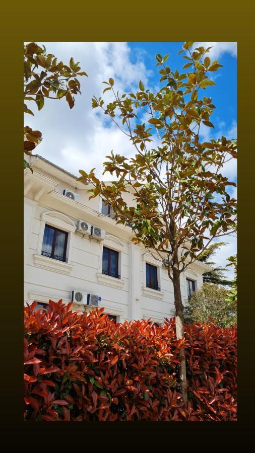Univers Hotel 4*