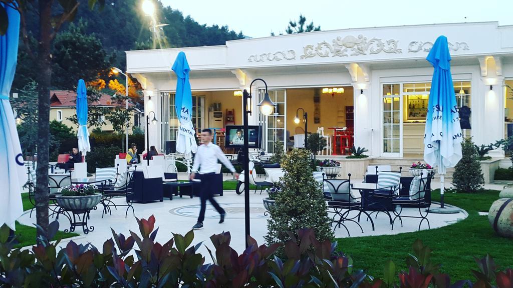 Univers Hotel 4*